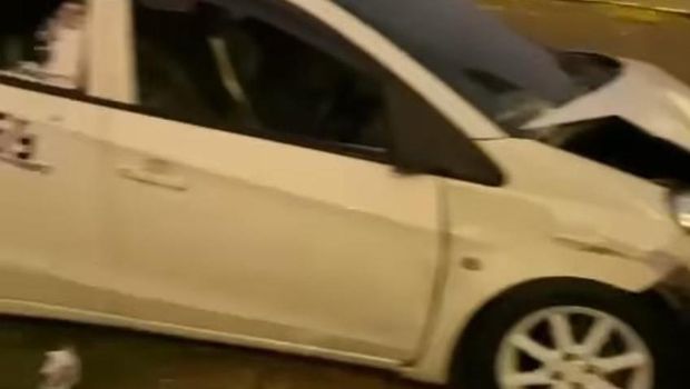 Penampakan mobil yang dirusak di sekitar Stadion Pakansari, Bogor