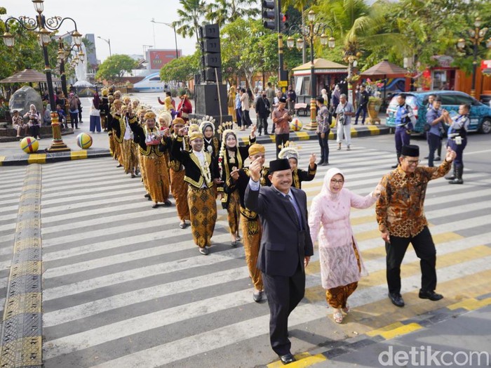 Penyeberangan kasih sayang di Kota Madiun