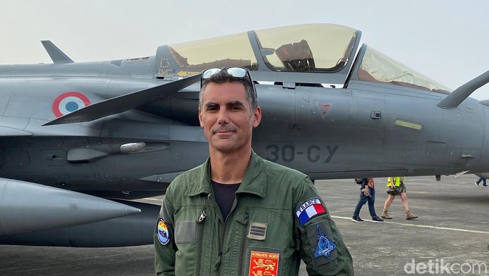 Pilot Angkatan Udara Prancis yang menerbangkan jet tempur Rafale bercerita tantangan dirinya terbang di langit Jakarta. (Wildan N/detikcom)