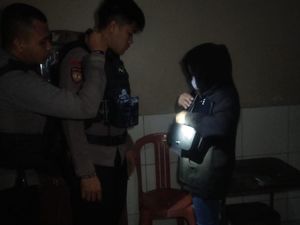 8 Pasangan Bukan Suami Istri Terjaring Razia, Ada yang Ngumpet di WC