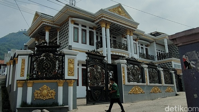 Potret Kampung Miliarder di Garut