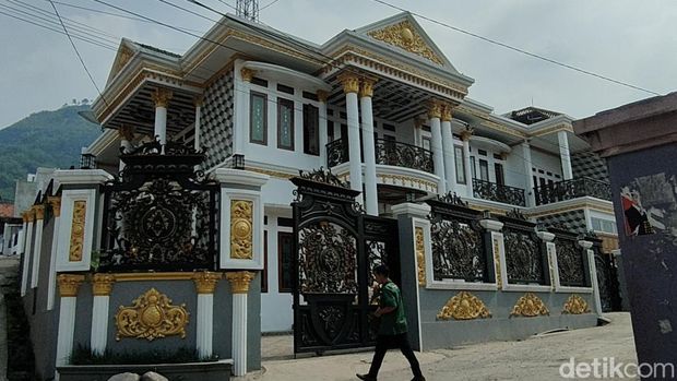 Potret Kampung Miliarder di Garut