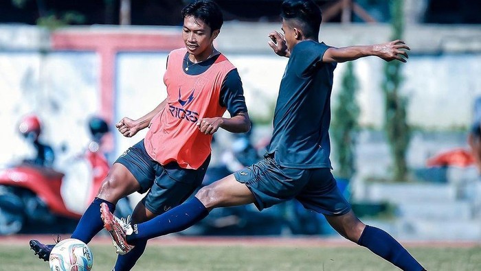 Skuad PSIS melakukan latihan di lapangan Sidodadi Semarang, Rabu (26/7/2023).
