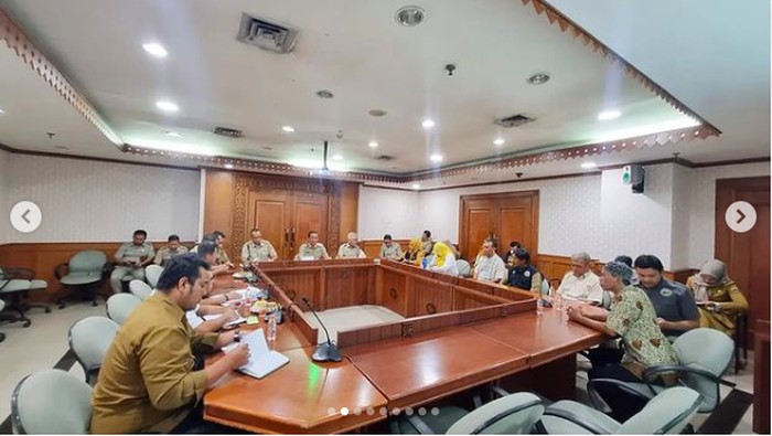 Rapat membahas penanganan limbah sapi di Cikoko, Pancoran, Jaksel 25 Juli 2023. (Instagram Pemkot Jaksel)