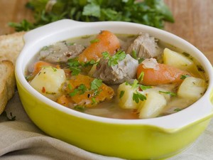 Rekomendasi 5 Sop Daging yang Hangat Segar, Cocok Untuk Makan Siang