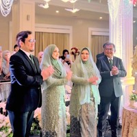 Begini potret kebahagiaan dua keluarga yang telah dipersatukan cinta tersebut. Foto: Instagram @jatrabpp