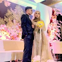 Dalam foto dan video beredar, wanita 23 tahun tersebut terlihat cantik di hari bahagianya. Anataya mengenakan gaun pengantin bernuansa cokelat muda. Foto: Instagram @jatrabpp