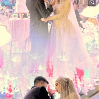 Begini potret mesra Tengku Syaira Anataya itu dengan pria bernama Jodi Andejo Koni yang sudah jadi suaminya dalam pesta pernikahan mereka. Foto: Instagram @jatrabpp