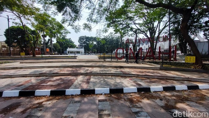 Revitalisasi alun-alun Cimahi.