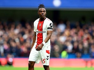 Enggan Disalip Chelsea, Liverpool Naikkan Tawaran untuk Lavia