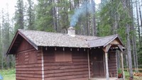 2. The Solitude Cabin, Montana, Amerika Serikat (AS) Sebuah cabin di Montana, Amerika Serikat ini bisa menjadi tempat persinggahan bagi kalian yang ingin healing. Cabin ini tidak ada akses listrik dan hanya bisa diakses dengan berjalan kaki atau naik kuda. Foto: Rumah terpencil/Dok Financial Express