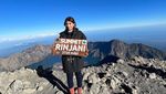 5 Potret Sarah Keihl Berhasil ke Puncak Gunung Rinjani