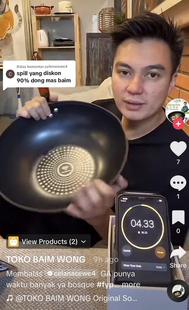 Baim Wong juga ikut berjualam di Tiktok. Bahkan pada Mei lalu sempat kena cibir warganet karena Baim Wong berjualam panci hingga teflon secara live streaming. Foto: Tiktok @tokobaimwong_official