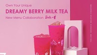 Kolaborasi Barbie dengan brand makanan di Indonesia juga tersedia. Salah satunya brand Dum Dum Thai Tea yang mengeluarkan thai tea dengan rasa berry, dikemas dalam cup warna pink berdesain Barbie. Foto: Instagram @dumdumthaidrinks