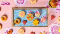 Tidak hanya brand, cafe di hotel W Osaka Jepang ini juga menawarkan menu spesial Barbie. Menunya terdiri dari kue manis, seperti parfait, macaroons, tarts, cupcakes yang didekorasi dengan sentuhan Barbie. Menarik ya? Foto: W Osaka