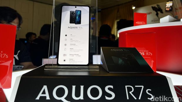 Sharp Aquos R7s