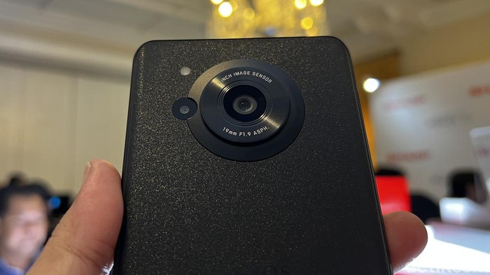 Sharp Aquos R7s