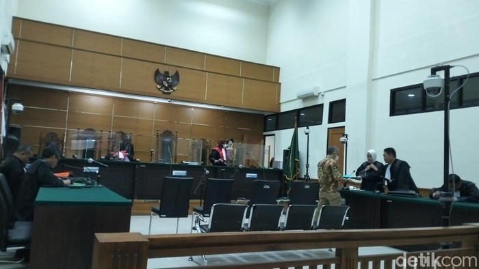 Sidang pembacaan eksepsi terdakwa Kepala BPKAD Pemkab Serang, Sarudin.