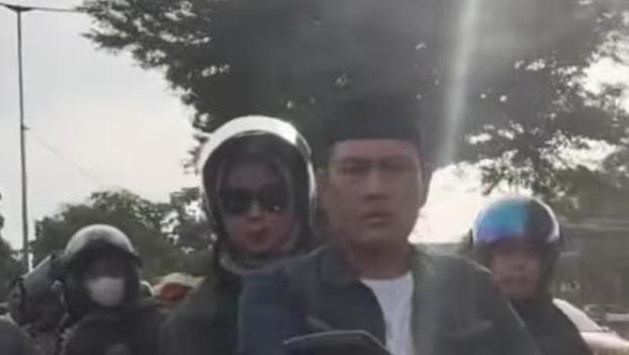 Tangkapan layar oknum pengantar jenazah bersikap arogan saat melawan arus di Makassar. Dokumen Istimewa