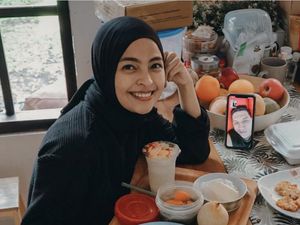 Sederhana! Tantri Syalindri Doyan Makan Tempe Goreng dan Sambal Cobek