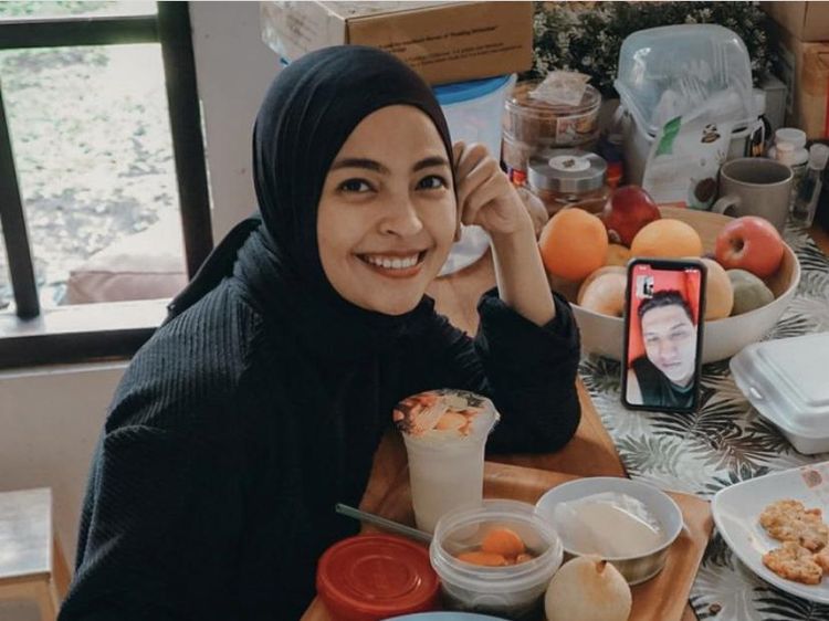 Sederhana! Tantri Syalindri Doyan Makan Tempe Goreng dan Sambal Cobek