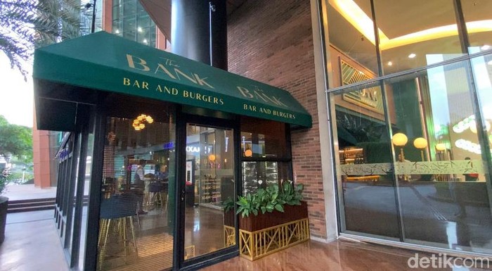 The Bank Bar & Burgers: Menikmati Burger Wagyu dan Cocktail Gold Finger di Bar Cozy