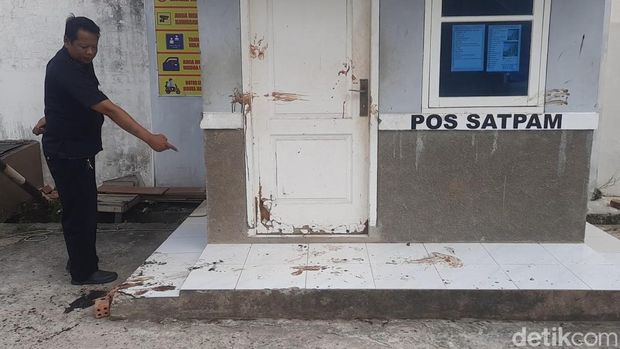TKP pembacokan sekuriti di Palembang.