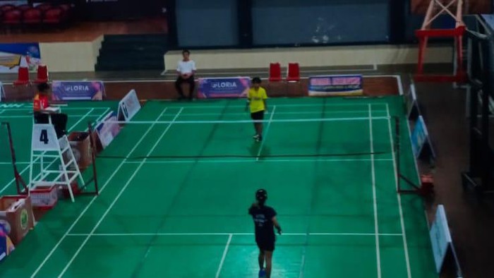 Unggulan 3 BNI Sirnas B untuk kategori Tunggal Pemula Putri Aurasyifa Purnamawidia kandas di babak 32 besar di GOR Sugguminasa, Sulsel.