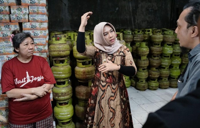 Wali Kota Mojokerto Ika Puspitasari memastikan stok gas elpiji 3 kg di Kota Mojokerto aman.