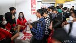 Warga Serbu Bursa Kerja di Bekasi