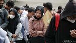 Warga Serbu Bursa Kerja di Bekasi