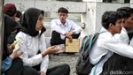 Warga Serbu Bursa Kerja di Bekasi
