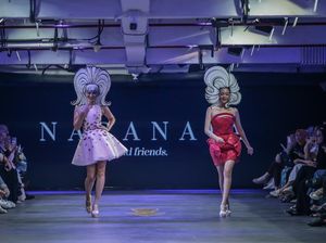 Foto: Reuni Puteri Indonesia di Catwalk, Elvira dan Whulandary Jadi Barbie