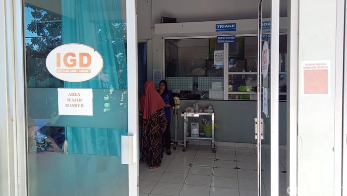 16 siswa SMKN 1 Ternate dilarikan ke RS karena keracunan.