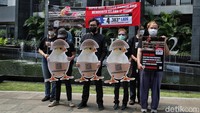 Act  For Farmed Animals (AFFA) menggelar aksi mendesak percepatan transisi menghentikan penjualan telur dari peternakan ayam kandang baterai yang bertujuan untuk meningkatkan kesejahteraan hewan.