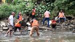 Potret Aksi Susur Sungai dan Bersih-bersih Kali Ciliwung