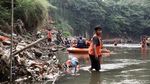 Potret Aksi Susur Sungai dan Bersih-bersih Kali Ciliwung