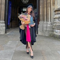 Begini potret Amanda Caesa ketika merayakan kelulusannya dari universitas. Foto: Instagram