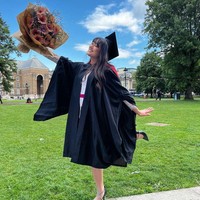 Amanda yang kuliah di jurusan Graphic Design menempuh pendidikan di Inggris selama satu tahun. Foto: Instagram