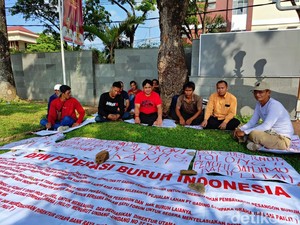 Mantan Karyawan PT GCG Aksi Mogok Makan di Kantor Herman Deru, Ada Apa?