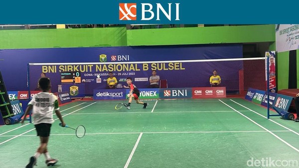 Foto: Partai Ketat Arka Vs Shiddiq di BNI Sirnas B Sulsel