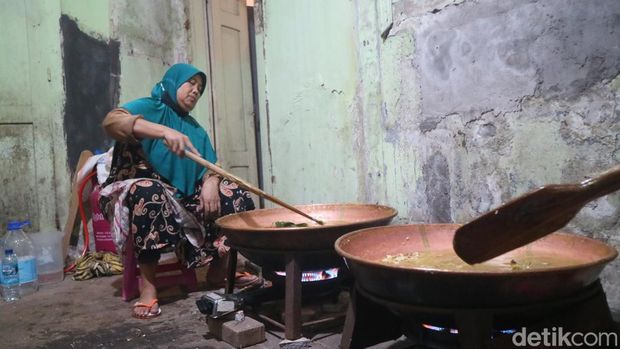 Seribuan bubur asyura yang akan dibagikan kepada warga di kompleks Menara Kudus, Kamis (27/7/2023).
