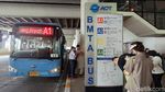 Murahnya Bus Kota Bangkok, Ada Tempat Charger di Dalamnya!