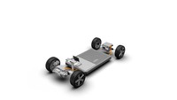 Mesin itu berkapasitas 2.000 cc turbo dan memberi daya pada baterai Blade 49,05 kWh dengan bahan kimia LFP di dalamnya. Dilengkapi dengan teknologi Cell-to-Chassis (CTC), yang berarti baterai terintegrasi ke dalam sasis. Jangkauannya adalah 180 km berdasarkan CLTC, dan jangkauan komprehensif dengan baterai penuh dan tangki bahan bakar 75 liter adalah 1.000 km. Foto: Dok. BYD