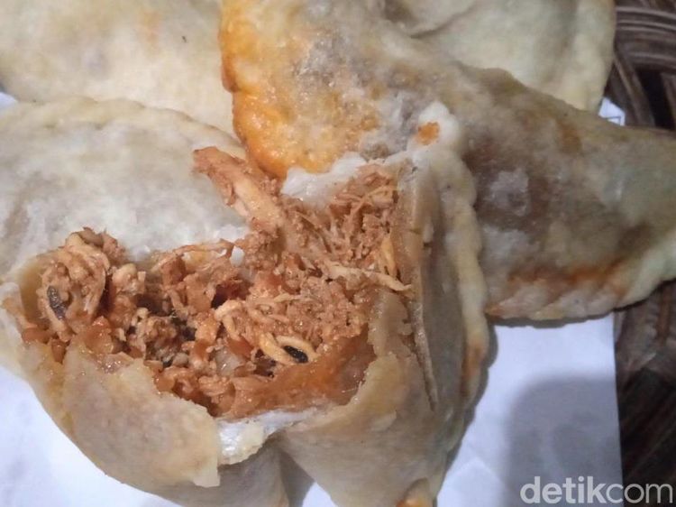 Ngeunah! Cireng Viral di Bandung Ini Laris 800 buah Per Hari