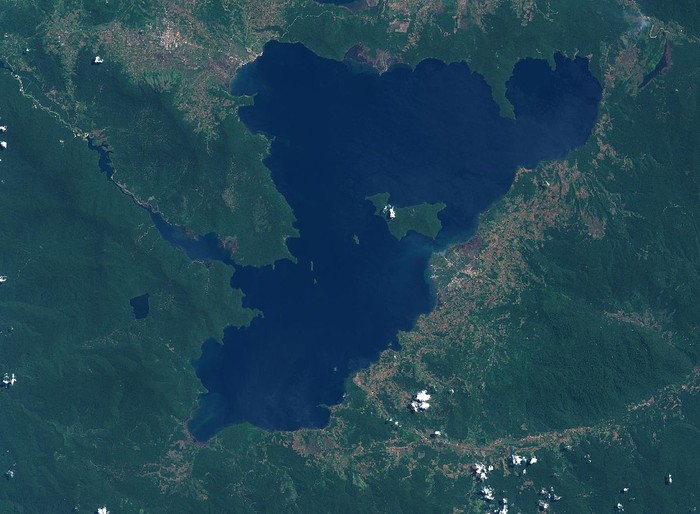 danau towuti