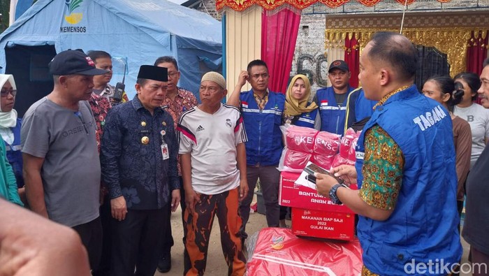 Gubernur Al Haris meninjau kondisi warga korban kebakaran