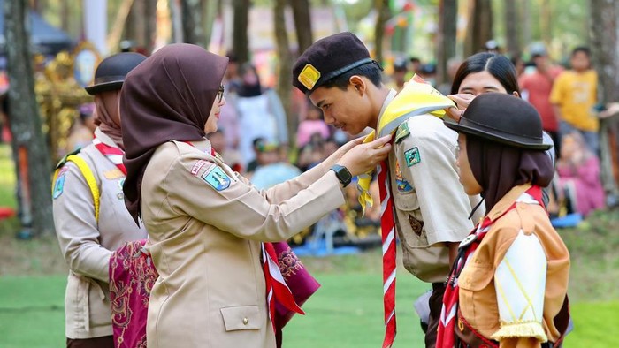 Hari Ikrar Gerakan Pramuka diperingati setiap 30 Juli, tepatnya dua minggu sebelum Hari Pramuka tanggal 14 Agustus. Simak sejarah Hari Ikrar Gerakan Pramuka!