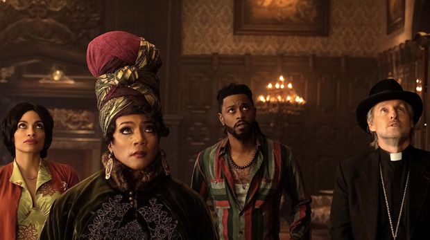 Cuplikan adegan dalam film Haunted Mansion.