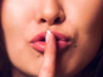 Wanita Pura-pura Bisu 16 Tahun Biar Dapat Tunjangan, Ditangkap saat Ngobrol